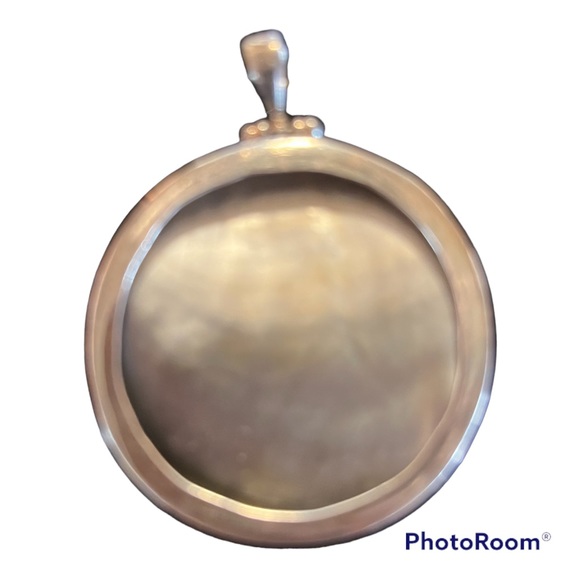 Sterling & Black Mother Of Pearl Pendant. - Picture 3 of 6